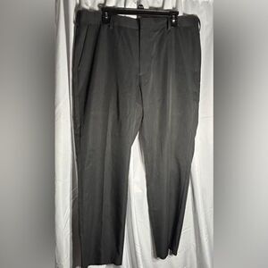 Van Heusen Dress Pants Flat Front Size 38 x 32 Excellent Preloved Condition